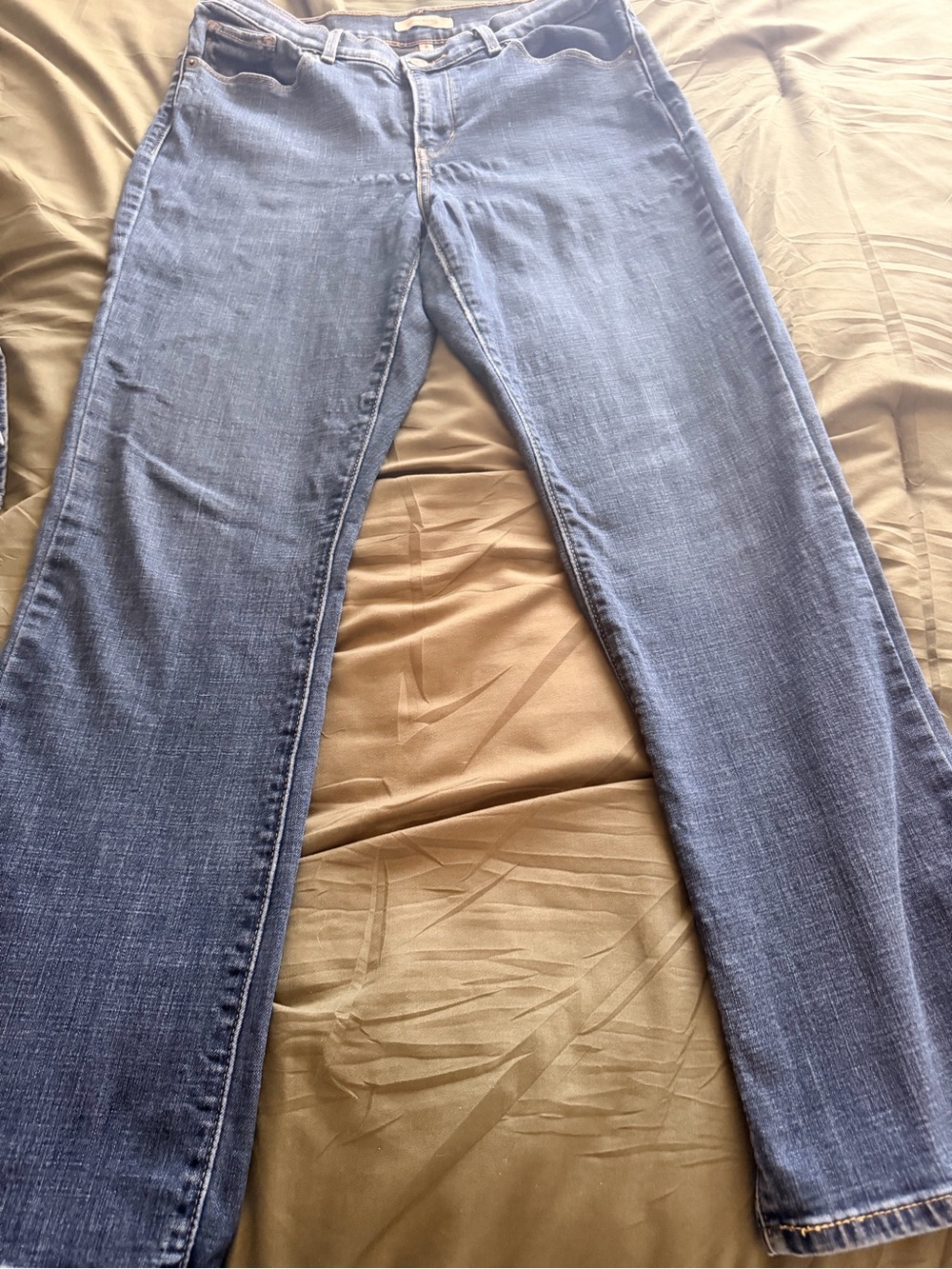 Levi's Women's Bootcut Jeans in Medium Blue